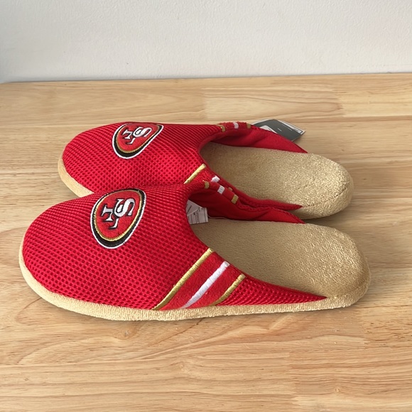 NFL | San Francisco 49ers Slippers - Picture 2 of 3